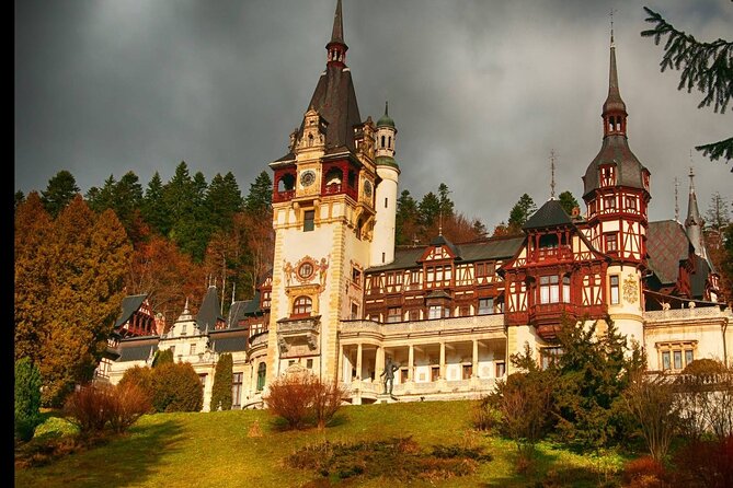 Dracula's Castle, Brașov city and Peleș Castle - Private tour - Walking Brașov’s Historical Center for Real Context