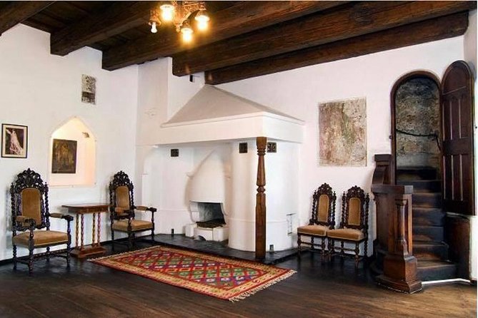 Dracula's Castle, Peles Castle and Brasov - Private Day Trip from Bucharest - Brașov Old Town in Two Hours: What to Focus On