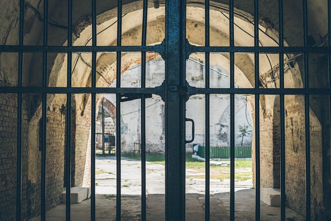 Exploring a Former Communist Prison - Quick stop at the Palace of Parliament: why only 20 minutes