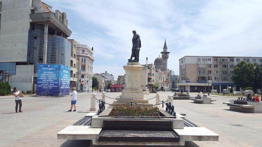 From Bucharest: A Day by the Black Sea Shared Group Tour - Guide quality in English: what makes the day feel worth it