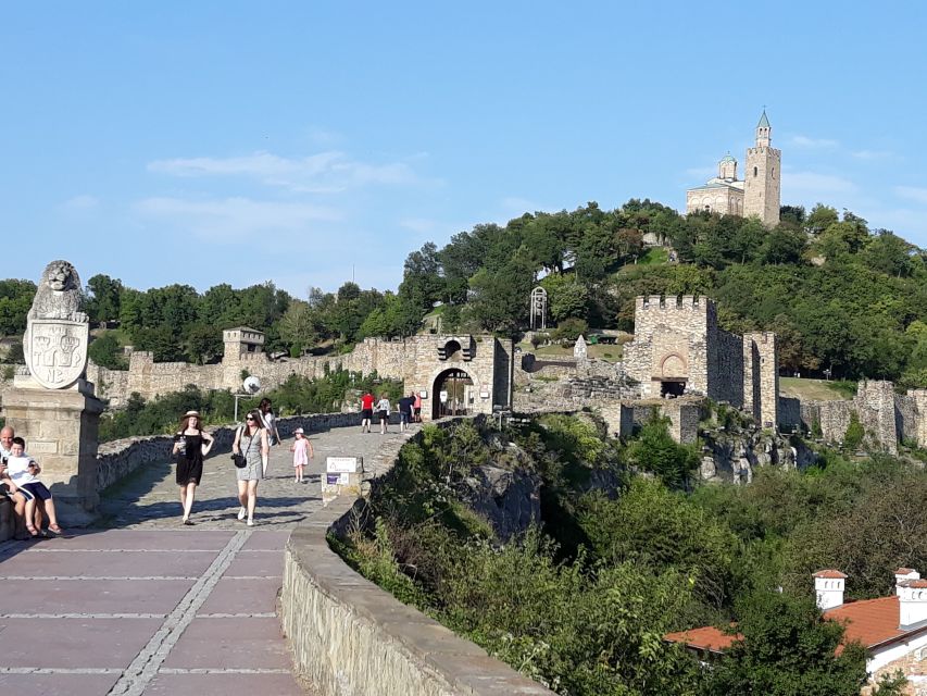 From Bucharest: Day Trip to Medieval Marvels of Bulgaria - Tsarevets Fortress: When Medieval Power Was Built Into the Landscape