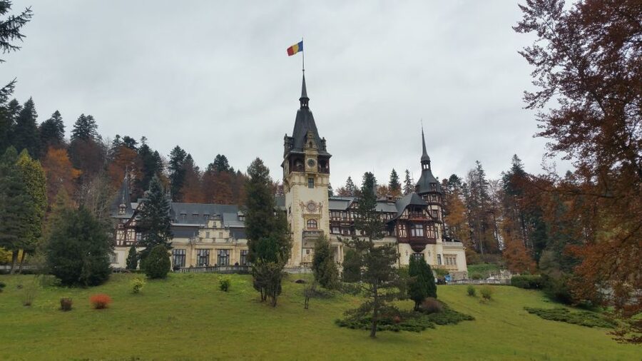From Bucharest: Dracula Castle Day Trip - Brasov: quick guided center, dinner break, then choice time