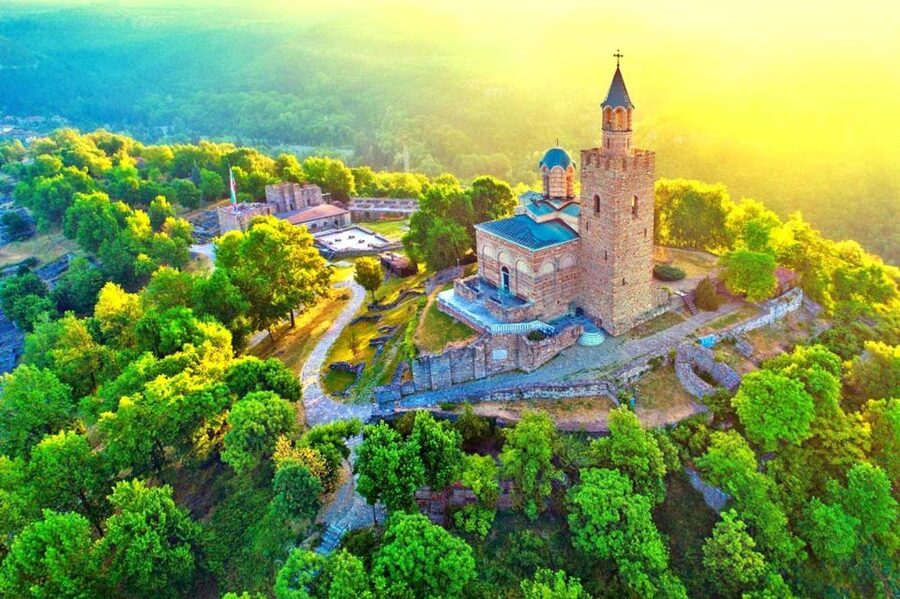 From Bucharest: Full-Day Trip to Bulgaria - A Long, Clear Route From Bucharest to Veliko Tarnovo