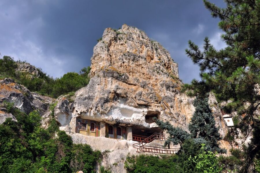 From Bucharest: Full-Day Trip to Bulgaria - Ruse Stop Choices: Holy Trinity Cathedral Church or St. Basarabov Monastery