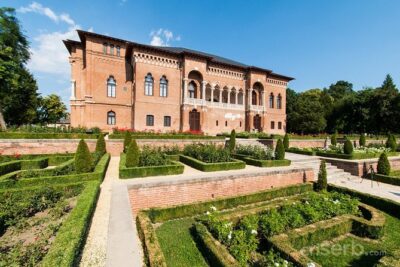 Full-Day Private Tour of Bucharest and Mogosoaia Palace