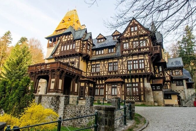 Full-Day Private Tour to Sinaia, Bran and Brasov from Bucharest - Brașov in the Evening: When the Day Trip Feels Like a Real Place