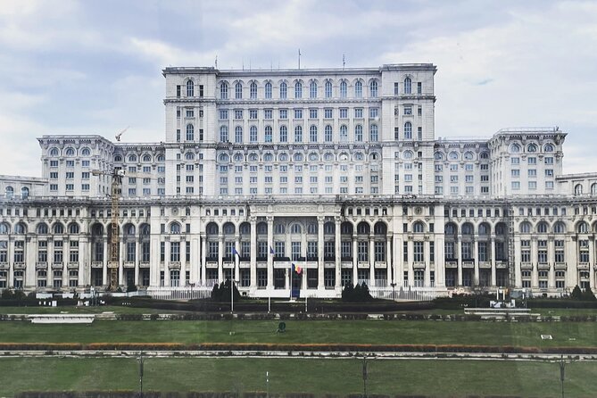 Life in Communism - Piaka Revolukiei: the city’s memory in public space