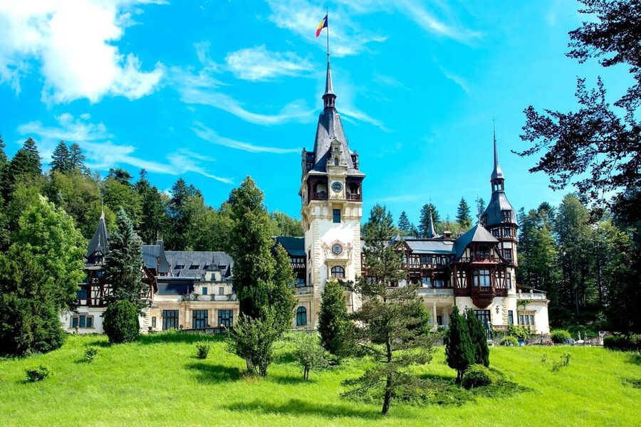 Minivan 8 Places : Dracula Castle, Peles, & Brasov Day Tour - Key things I’d watch for on this tour