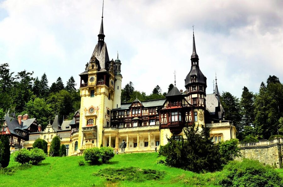Minivan 8 Places : Dracula Castle, Peles, & Brasov Day Tour - The 8-seat minivan ride: comfort, small-group pacing, and real road time