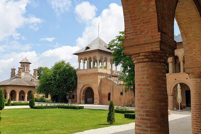 Mystical Monasteries, Dracula's Tomb and Mogosoaia Lake Palace - Private Tour - Mogosoaia Lake Palace: Brancovenesc style with a family story that ends tragically