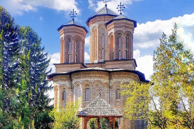 Mystical Monasteries, Dracula's Tomb and Mogosoaia Lake Palace - Private Tour - The Bucharest monument pass-bys: quick context before the countryside