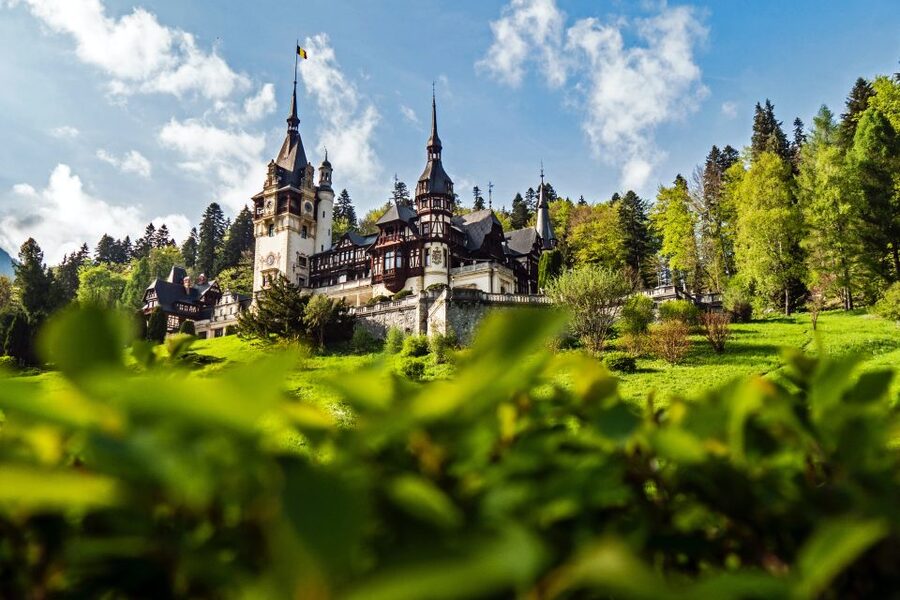 Peles & Cantacuzino Castles: Gourmet Wine & Cultural trip - Sinaia Monastery: Orthodox Calm, 17th-Century Faith, and Colorful Murals
