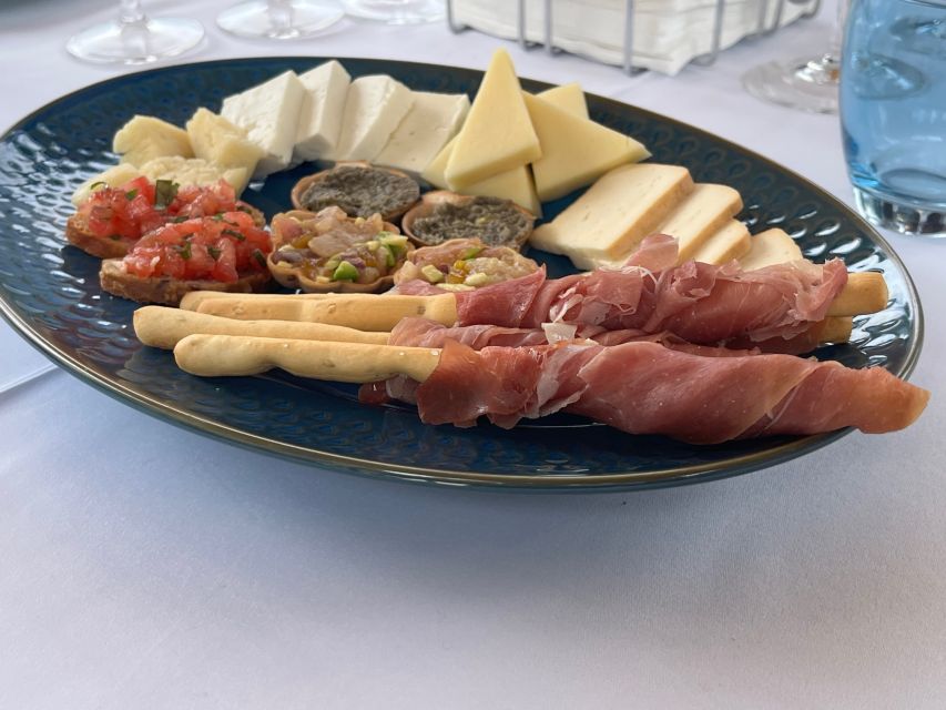 Peles & Cantacuzino Castles: Gourmet Wine & Cultural trip - 3 Romanian Wines and the Cheese Pairing Moment