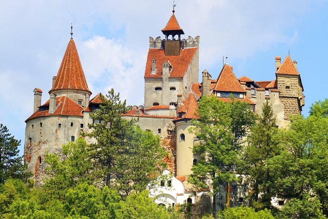 Peles Castle, Dracula Castle and Brasov old town - private tour from Bucharest - Bran Castle in 2 hours: Dracula vibes with a practical time check