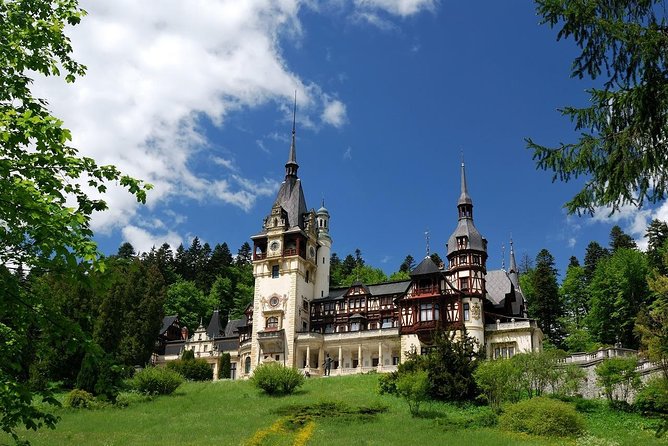 Peles Royal Castle & Wine Tasting - 9 hours - Sinaia Monastery: a short stop that changes the pace