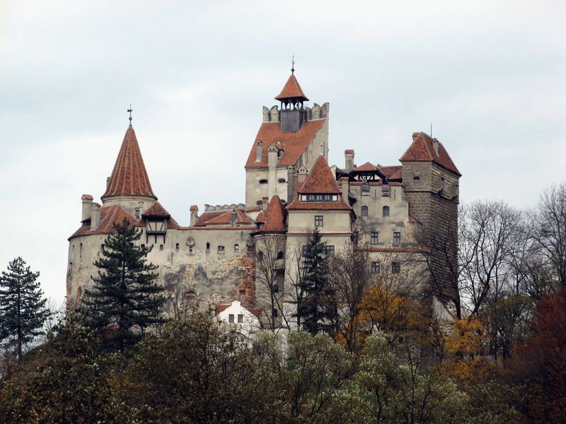 Premium Tour Bran & Peles Castle from Bucharest - Lunch at a Romanian restaurant stop: what’s included, what’s not, and how to budget