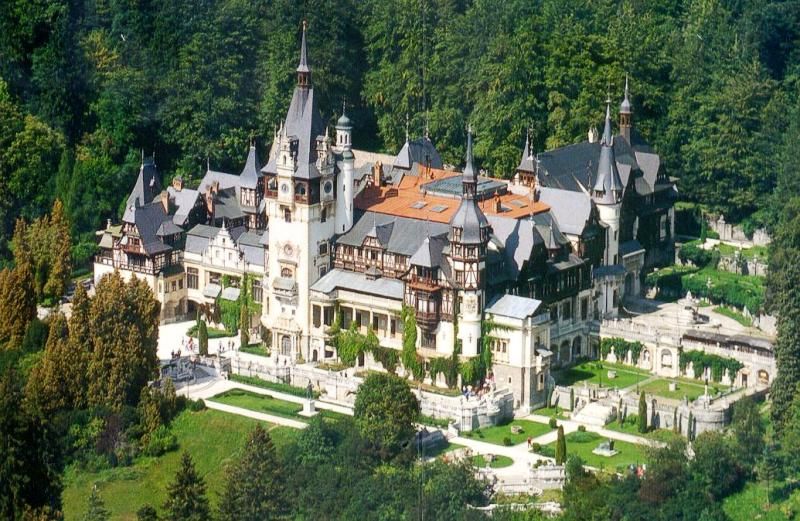 Premium Tour Bran & Peles Castle from Bucharest - Peleș Castle in Sinaia: 160 rooms, royal tombs, and museum time that moves fast