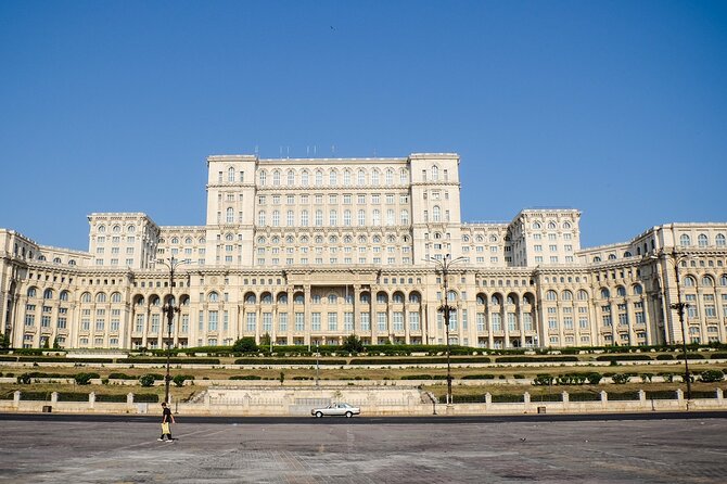 Private Car and Walking Tour in City Center Bucharest - Triumphal monument to historic boulevard: Arcul de Triumf, House stops, and Calea Victoriei
