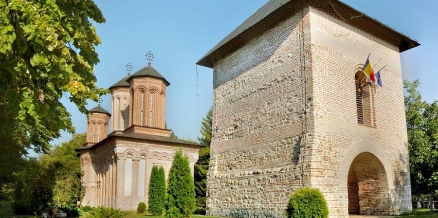 Private Tour from Bucharest to Dracula's tomb and Mogosoaia - Snagov Monastery: Vlad Țepeș, the Annunciation chapel, and the missing doors