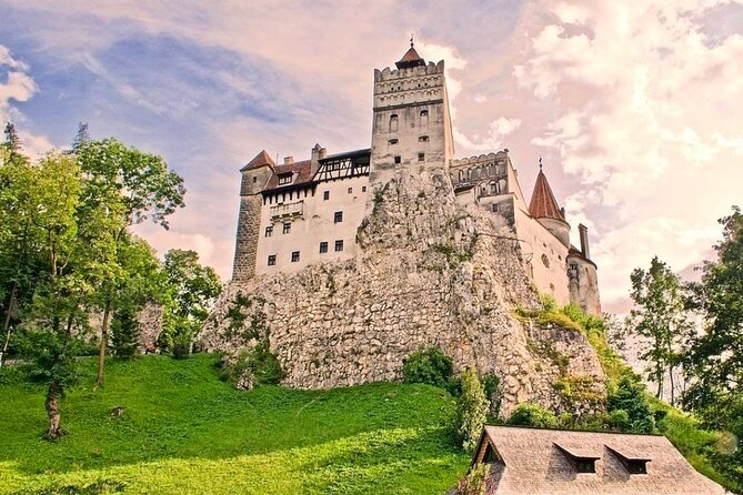 Private Tour to Dracula's Castle, Brașov City & Peleș Castle - Peleș Castle at Sinaia: beauty, tickets, and closed days