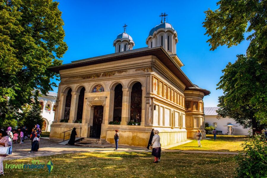 Small Group Tour to Mogosoaia Palace & Snagov Monastery - The one drawback to keep in mind: interior expectations