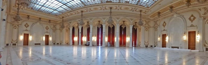 Spanish & Italian guided tour - Palace of Parliament - Passing Security and Getting Oriented Inside