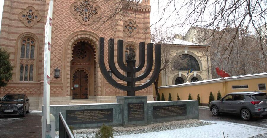 The Jewish heritage of Bucharest - half day walking tour - Holocaust Memorial as the ending point, and why that matters