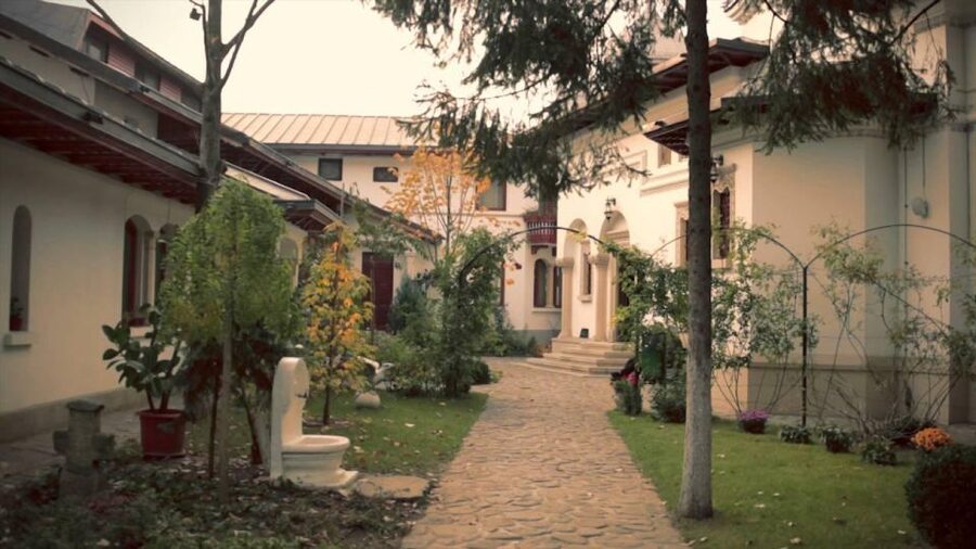 The secret Bucharest - half day walking tour - Meeting Point at Piata Romana McDonalds, And How Your Start Works