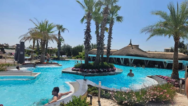 Therme:Spa Day at the biggest oasis of Relaxation《Bucharest》 - Priority entrance and separate access: skipping queues the smart way