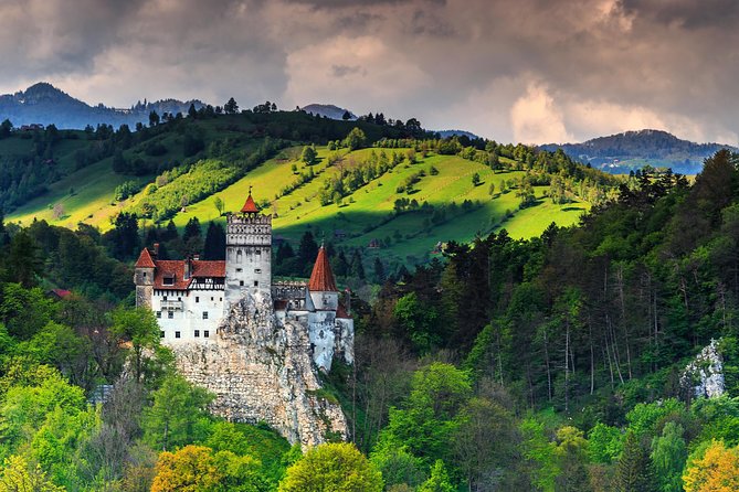 Transylvania and Dracula Castle Full Day Tour from Bucharest - Brasov’s Old Town on Foot: Black Church, Rope Street, and Lunch at Piata Sfatului