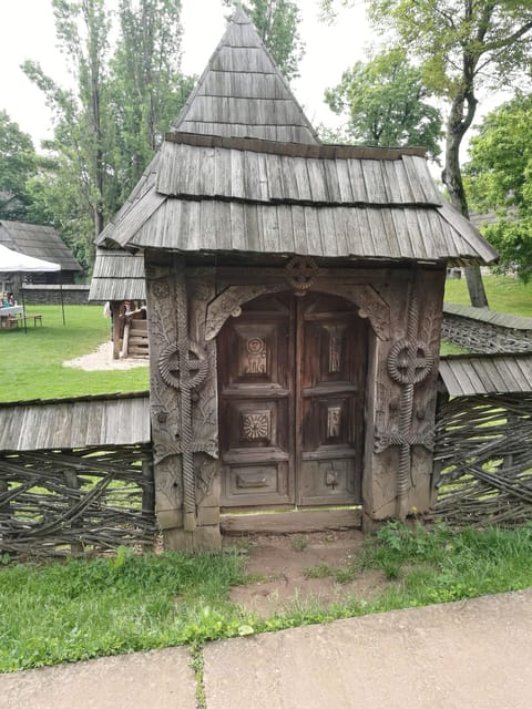 Village Museum Bucharest Guided Tour - Village Museum Bucharest: rural Romania inside the city