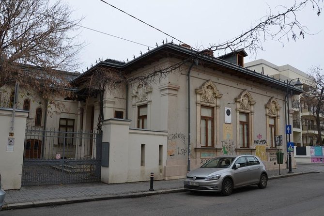 Walking tour of Bucharest - Gradina Icoanei beside Ioanid Park: a calmer pocket with contrast