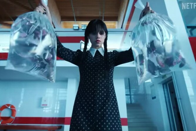 Wednesday Adams Family - Visit 6 filming locations, Private tour - Stop 4: University of Bucharest and the closet with an apple moment