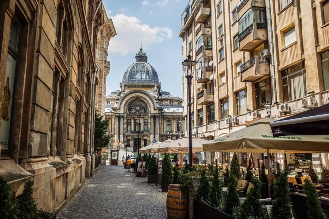 Wine tasting in Bucharest Old town - bonus cheese platter - Key points before you go